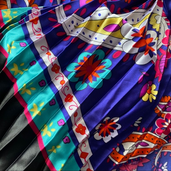 💙 MISS ENVIE NAVY MULTI FLORAL ABSTRACT PLEATED LOOSE FIT HALTER DRESS! - Picture 8 of 9